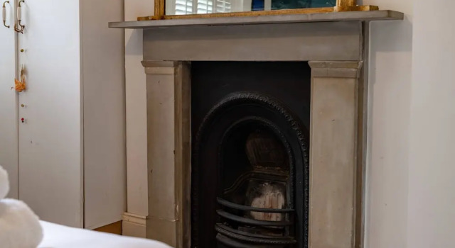 Beautiful Two Bed Abode In South West London