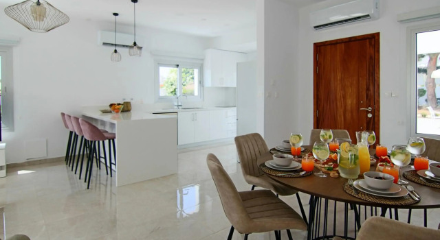 Phaedrus Living: Luxury Villa Ellison