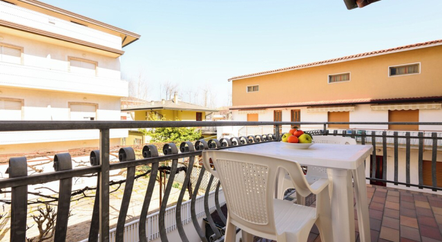 Lignano Sabbiadoro Flat With Terrace, Book Lejlighed Hoteller i Friuli Venezia Giulia med parkering, Parkering