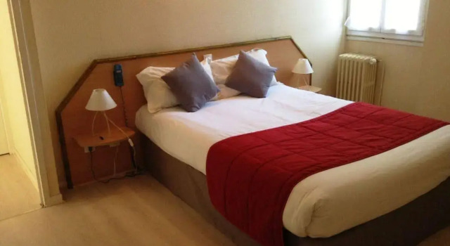Logis Hôtels - Hôtel et Restaurant Les Cordeliers, Забронировать Отель Кастельжалу Lot-et-Garonne