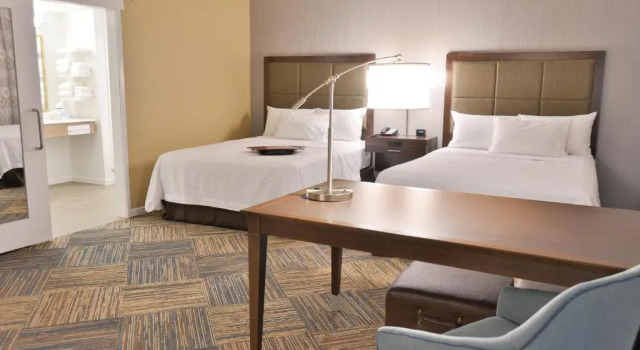 Четырёхместный люкс Hampton Inn & Suites Chippewa Falls