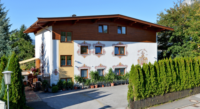 Gästehaus Maximilian, Забронировать Отель Зёлль Вильдер Кайзер, рядом с Knolln Ski Lift