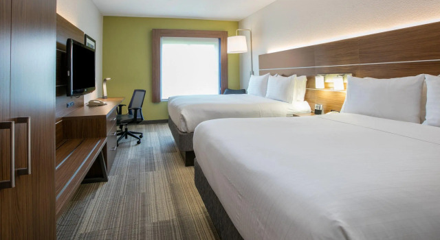 Четырёхместный номер Standard Holiday Inn Express Hotel & Suites Dallas - Grand Prairie I-20 by IHG
