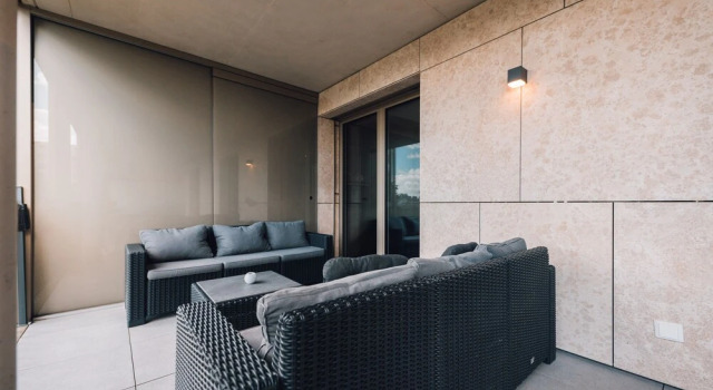 Stylish 1BR Apt w Balc Cloche dOr