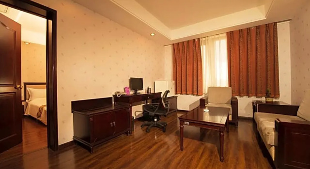 Люкс Deluxe Holiday Inn Express Qingdao Shibei by IHG