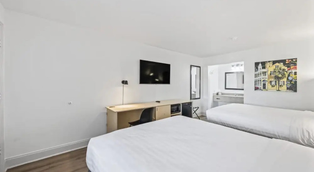Четырёхместный номер Standard Charleston Creekside Inn