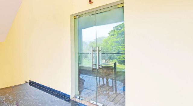 Super OYO Townhouse Dwarakanagar Near Gurudwara, Rezervovat Hotel Hotely v Rasapūdipalem s parkováním, Parkování