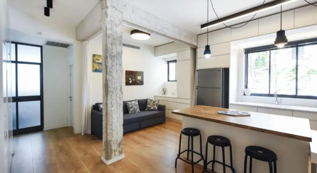 Industrial Chic 2BR in Dizengoff 35 by HolyGuest, Забронировать Отель Отели Тель-Авива с бассейном, рядом с Площадь Рабина, Бассейн
