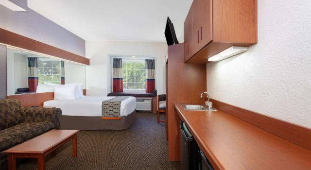 Люкс Microtel Inn and Suites by Wyndham - Lady Lake/ The Villages