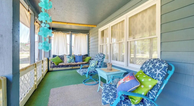 Коттедж Surf City Coastal Escape w/ Fire Pit