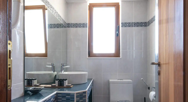 Люкс с балконом Cyrenia Guesthouse