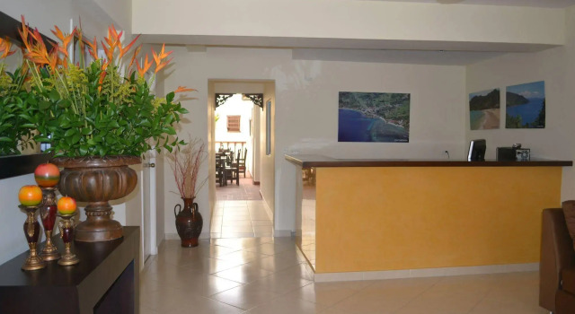 Sol de Laureles Casa Hotel, Забронировать Отель Отели Медельин с парковкой, рядом с San Antonio's Square, Парковка