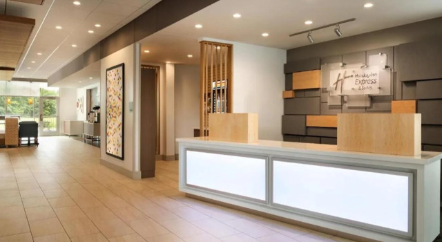 Holiday Inn Express & Suites Murphysboro - Carbondale by IHG, Book Hotel Murphysboro Illinois