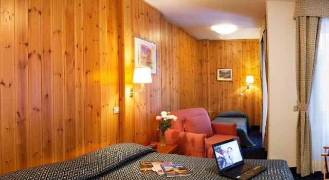 Трёхместный номер Superior Hotel Sassella