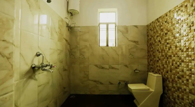 Serene private room with pool, 1.3 km from Pushkar Lake