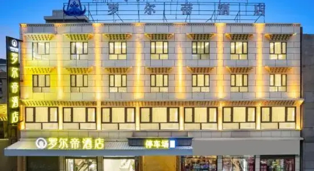 Roldi Hotel, Boek Hotel Hotels in Ngawa met parkeren, Parkeren