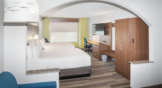 Четырёхместный люкс Holiday Inn Express and Suites Stroudsburg-Poconos by IHG
