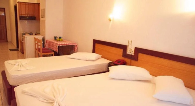 Karaoulanis Beach, Rezerwuj Hotel Hotele w Mouresi z basenem, Basen