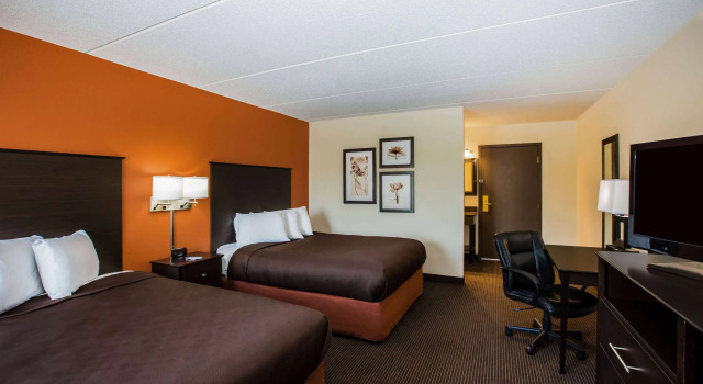 AmericInn by Wyndham Baxter Brainerd, Varaa Hotelli Hotellit Minnesota pysäköinnillä, Pysäköinti