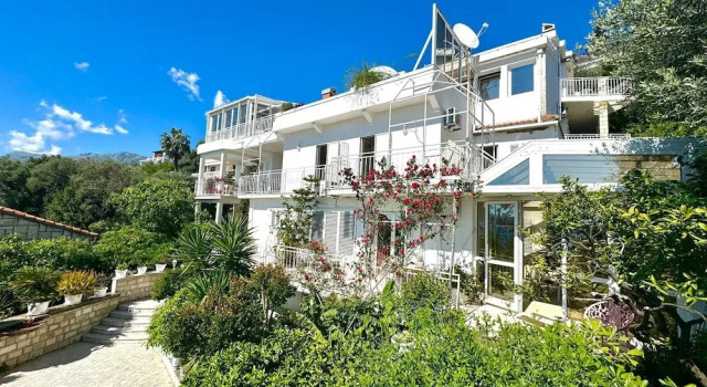 Sun Rose Apartments Sveti Stefan, Prenota Appartamento Sveti Stefan 