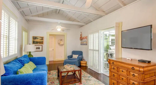 Brennecke's Beach Cottage 2 Bedroom Home by Redawning