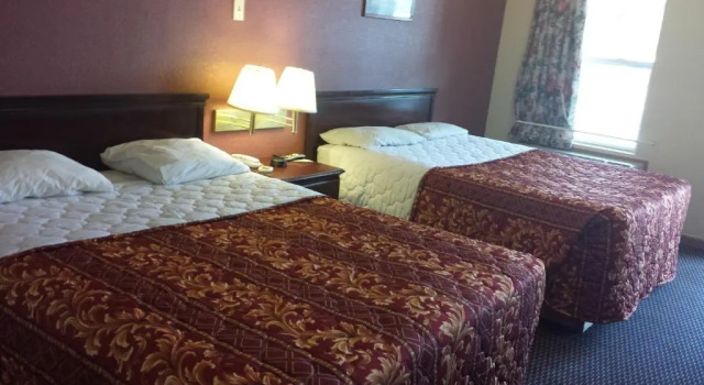 Четырёхместный номер Standard First Western Inn - Fairmont City