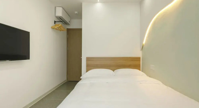 Двухместный номер Standard с балконом и с видом на внутренний двор Xianghang hotel