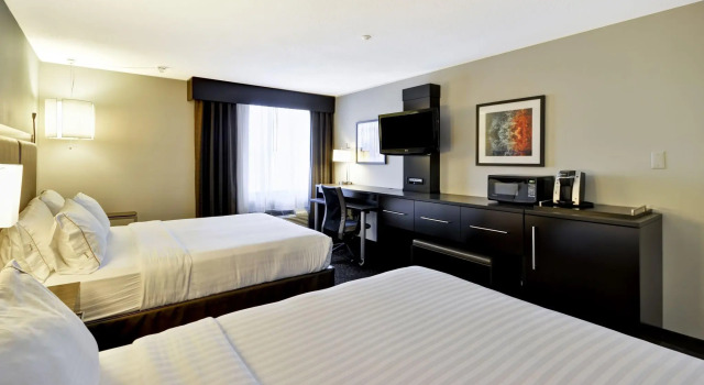 Четырёхместный номер Standard Holiday Inn Express Romulus / Detroit Airport by IHG