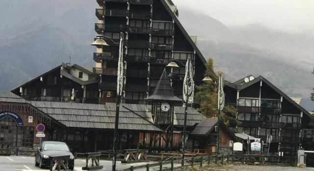 Студия au Bonheur - Praloup 1600 - Au cœur de la station et au pied des pistes - La voile des neiges - parking commun privé - local ski
