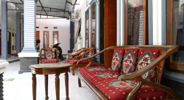 OYO 956 Penginapan Eby, Rezerwuj Hotel Padang Sumatra