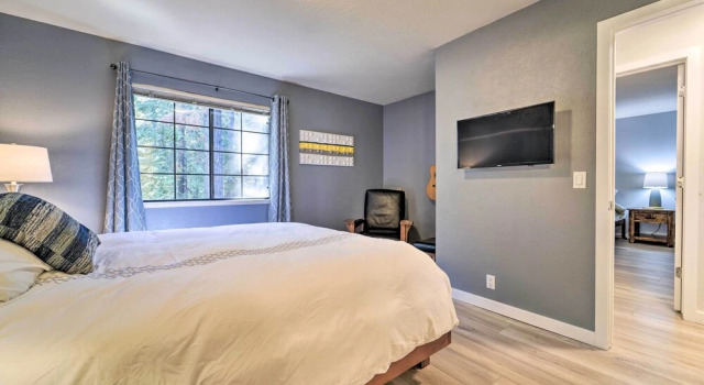 Коттедж с 3 комнатами Tahoe City Home w/ Hot Tub: Ski, Hike, & Relax!