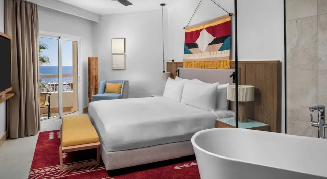 Двухместный люкс Beachside Premium с видом на море DoubleTree by Hilton Sharm El Sheikh Sharm Bay
