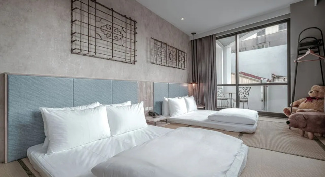 Четырёхместный номер Deluxe с балконом Somer Chew Hotel