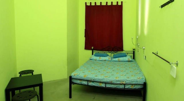 Travellers Inn, Rezerwuj Hostel Hotele w Little India z parkingiem, Parking