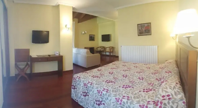 Полулюкс с балконом Hotel Valle Las Luiñas
