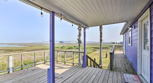 Коттедж 4 Blocks to Ocean: Water-view Surfside Beach Home!