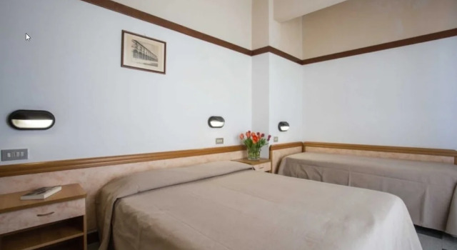 Трёхместный номер Standard с балконом Hotel Boston