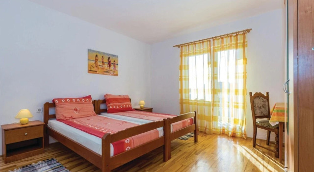 Cozy Home In Novi Vinodolski, Забронировать Отель Отели Приморско-Горанской жупания с парковкой, Парковка