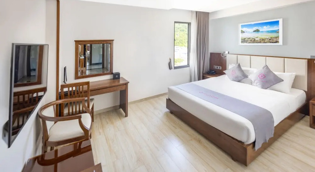 Cat Ba Paradise Hotel - Sky Bar & Massage, Забронировать Отель Отели Национального парка Cat Ba 4 звезды, 4*