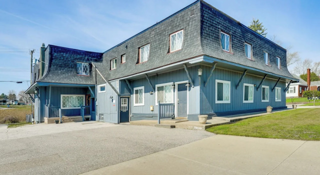 Explore Port Huron! Cozy Condo w/ Creek Views, Buchen Sie Ferienwohnung Port Huron Michigan
