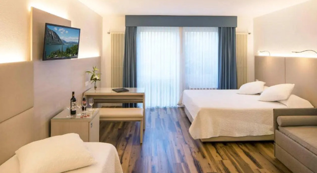 Полулюкс Hotel Campione