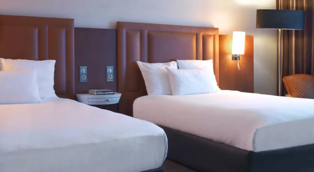 Семейный номер Standard Renaissance Paris Hippodrome de St. Cloud Hotel