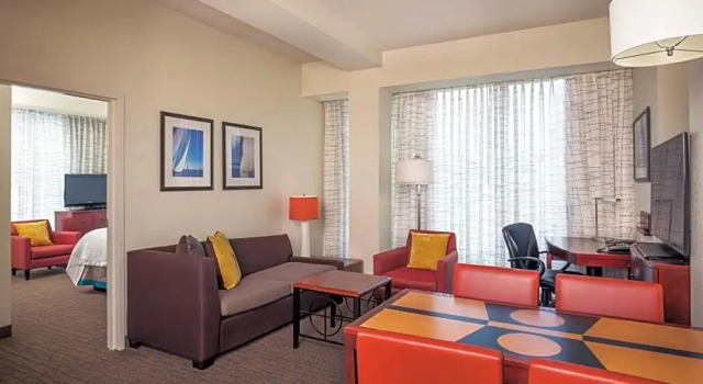 Четырёхместный люкс с 2 комнатами Residence Inn by Marriott Portland Downtown Waterfront