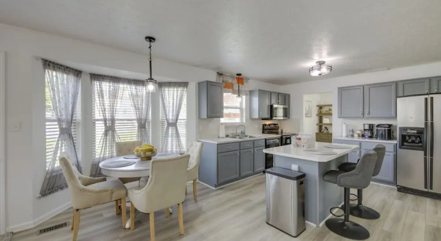 Family-friendly Indianapolis Home w/ Fenced Yard, Prenota Casa vacanze Hotel a Indiana con parcheggio, Parcheggio