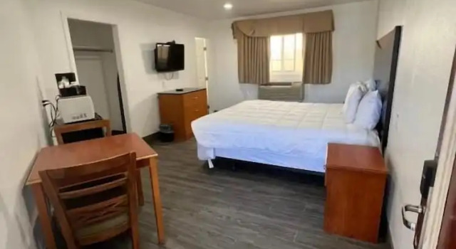 Номер Deluxe Town and Country Inn