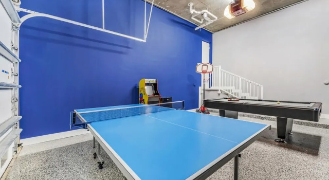 Waterfront Villa in Hollywood! Heated Pool and Game room, Забронировать Отель Голливуд-Бич Панхэндл Флорида, рядом с Норт-Лейк