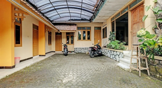 SPOT ON 92408 Hotel Renata 2, Rezervasyon Otel Getasan Central Java