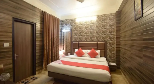 Goroomgo The Etiler Hotel, Забронировать Отель Отели Джамму и Кашмира с парковкой, Парковка