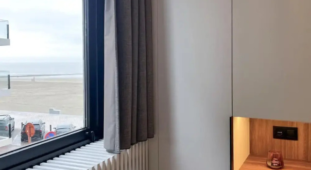 Huswell - Renovated Beachfront Apartment