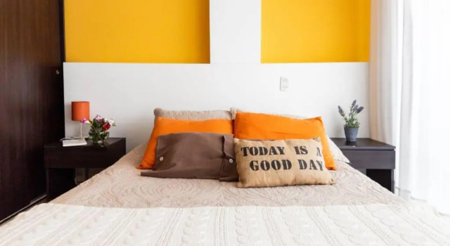 Студия Cozy, lots of light, great location